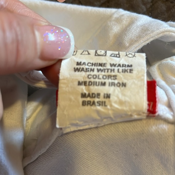 Crazy Daisy White Brazilian Floral Jeans
Size small. Inseam 33” - Picture 8 of 8